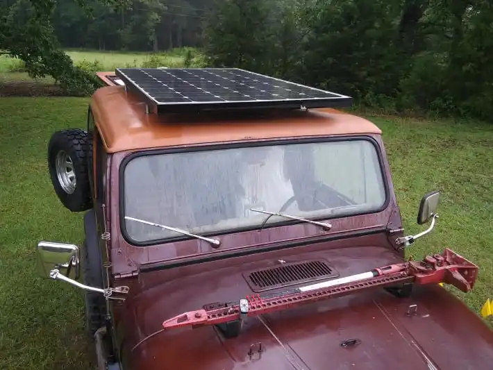 jeep cj7 with roof mounted solar panel